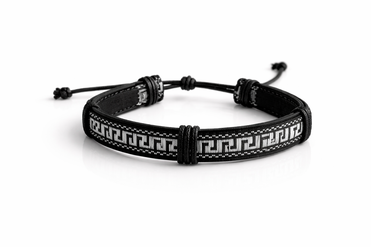 Bracelet tissé noir motif géométrique